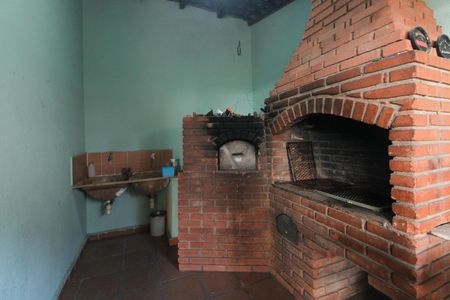 Casa à venda com 360m², 3 quartos e 3 vagas Casa à venda com 360m², 3 quartos e 3 vagasÁrea comum - Churrasqueira