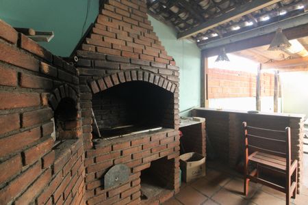 Casa à venda com 360m², 3 quartos e 3 vagas Casa à venda com 360m², 3 quartos e 3 vagasÁrea comum - Churrasqueira