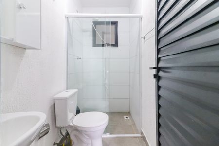 Banheiro de kitnet/studio para alugar com 1 quarto, 22m² em Jardim Ester, São Paulo