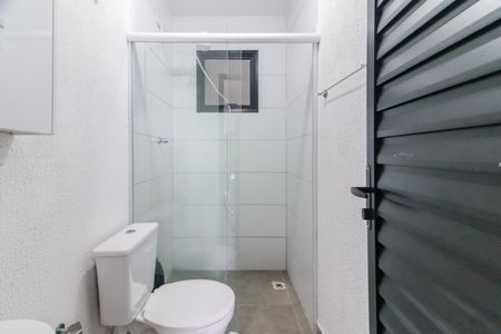 Banheiro de kitnet/studio para alugar com 1 quarto, 22m² em Jardim Ester, São Paulo