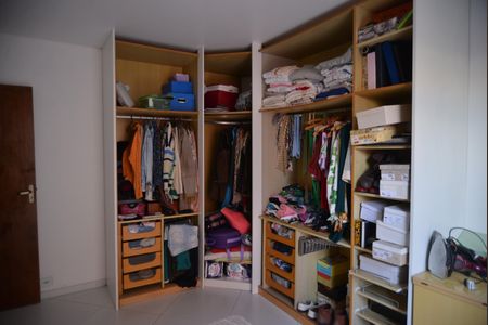 Casa à venda com 270m², 2 quartos e 3 vagasQuarto Suíte