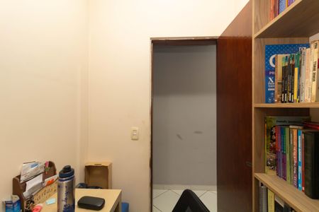 Casa à venda com 180m², 4 quartos e 5 vagas Casa à venda com 180m², 4 quartos e 5 vagasEscritório