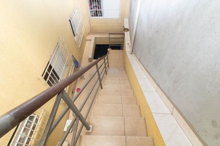 Casa à venda com 180m², 4 quartos e 5 vagas Casa à venda com 180m², 4 quartos e 5 vagasEscada