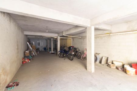 Casa à venda com 180m², 4 quartos e 5 vagas Casa à venda com 180m², 4 quartos e 5 vagasGaragem