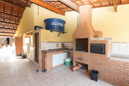 Casa à venda com 180m², 4 quartos e 5 vagas Casa à venda com 180m², 4 quartos e 5 vagasTerraço