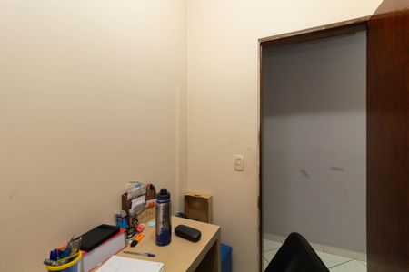 Casa à venda com 180m², 4 quartos e 5 vagas Casa à venda com 180m², 4 quartos e 5 vagasEscritório