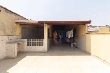 Casa à venda com 180m², 4 quartos e 5 vagas Casa à venda com 180m², 4 quartos e 5 vagasTerraço