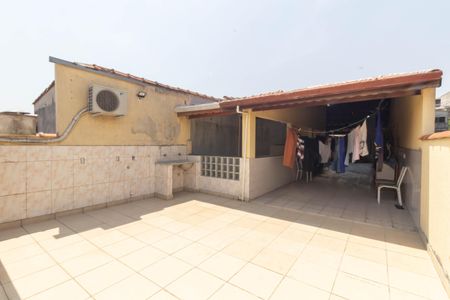 Casa à venda com 180m², 4 quartos e 5 vagas Casa à venda com 180m², 4 quartos e 5 vagasTerraço