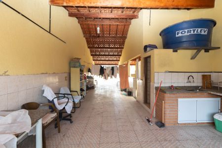 Casa à venda com 180m², 4 quartos e 5 vagas Casa à venda com 180m², 4 quartos e 5 vagasTerraço