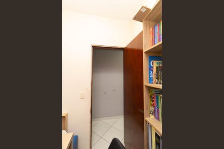 Casa à venda com 180m², 4 quartos e 5 vagas Casa à venda com 180m², 4 quartos e 5 vagasEscritório