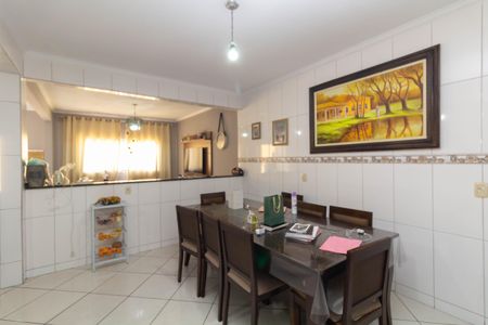 Casa à venda com 180m², 4 quartos e 5 vagas Casa à venda com 180m², 4 quartos e 5 vagasSala