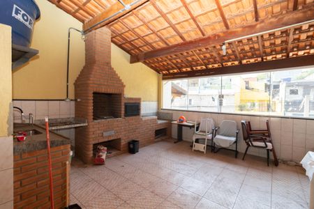 Casa à venda com 180m², 4 quartos e 5 vagas Casa à venda com 180m², 4 quartos e 5 vagasTerraço