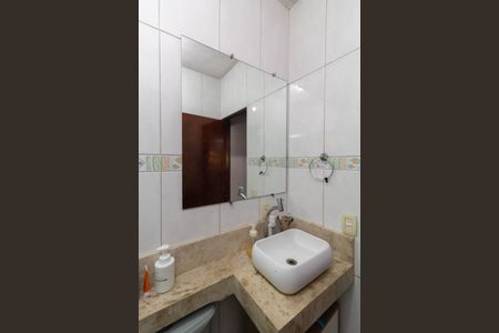 Casa à venda com 180m², 4 quartos e 5 vagas Casa à venda com 180m², 4 quartos e 5 vagasBanheiro