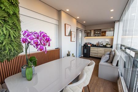 Apartamento para alugar com 68m², 2 quartos e 1 vagaVaranda