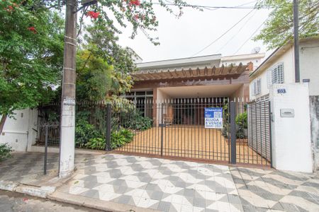 Casa à venda com 259m², 3 quartos e 3 vagas Casa à venda com 259m², 3 quartos e 3 vagasFachada