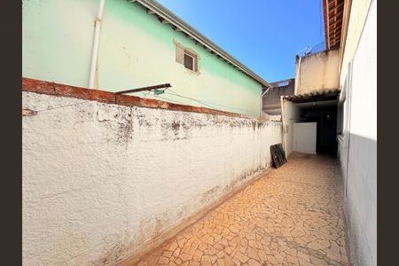 Casa à venda com 90m², 3 quartos e 1 vagaQuintal- fundos