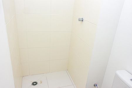 Banheiro de apartamento para alugar com 1 quarto, 27m² em Jardim Itacolomi, São Paulo