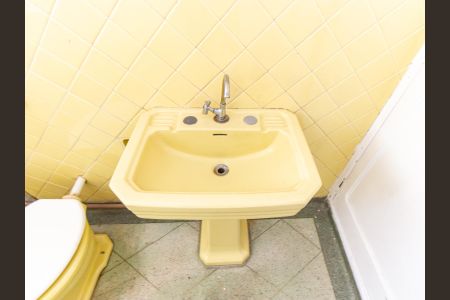 Casa à venda com 248m², 3 quartos e 2 vagasBanheiro Social