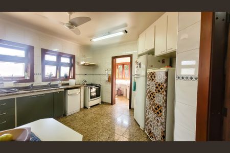 Casa de condomínio à venda com 350m², 4 quartos e 4 vagas Casa de condomínio à venda com 350m², 4 quartos e 4 vagasCozinha