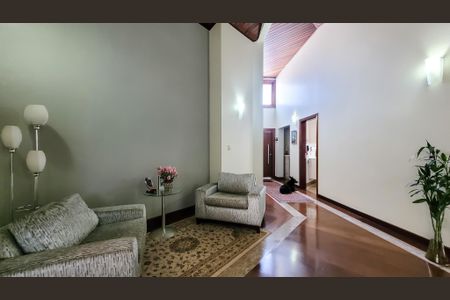 Casa de condomínio à venda com 350m², 4 quartos e 4 vagas Casa de condomínio à venda com 350m², 4 quartos e 4 vagasSala