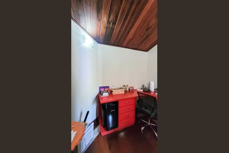 Casa de condomínio à venda com 350m², 4 quartos e 4 vagas Casa de condomínio à venda com 350m², 4 quartos e 4 vagasEscritório