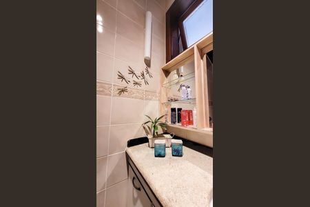 Casa de condomínio à venda com 350m², 4 quartos e 4 vagas Casa de condomínio à venda com 350m², 4 quartos e 4 vagasBanheiro Suite 2