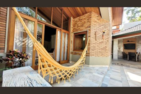 Casa de condomínio à venda com 350m², 4 quartos e 4 vagas Casa de condomínio à venda com 350m², 4 quartos e 4 vagasÁrea externa