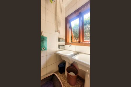 Casa de condomínio à venda com 350m², 4 quartos e 4 vagas Casa de condomínio à venda com 350m², 4 quartos e 4 vagasÁrea de Serviço