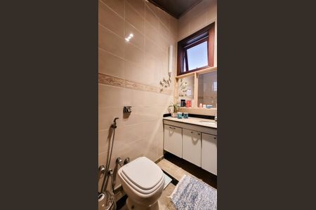 Casa de condomínio à venda com 350m², 4 quartos e 4 vagas Casa de condomínio à venda com 350m², 4 quartos e 4 vagasBanheiro Suite 2