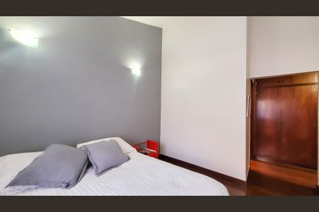 Casa de condomínio à venda com 350m², 4 quartos e 4 vagas Casa de condomínio à venda com 350m², 4 quartos e 4 vagasSuite 2
