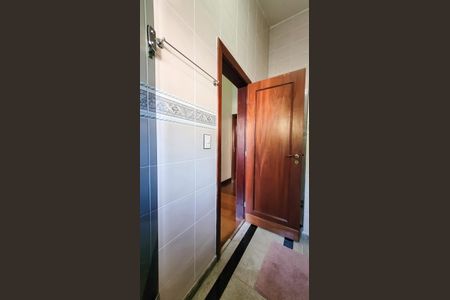 Casa de condomínio à venda com 350m², 4 quartos e 4 vagas Casa de condomínio à venda com 350m², 4 quartos e 4 vagasBanheiro Suite 1