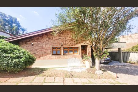 Casa de condomínio à venda com 350m², 4 quartos e 4 vagas Casa de condomínio à venda com 350m², 4 quartos e 4 vagasFachada