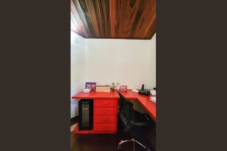 Casa de condomínio à venda com 350m², 4 quartos e 4 vagas Casa de condomínio à venda com 350m², 4 quartos e 4 vagasEscritório