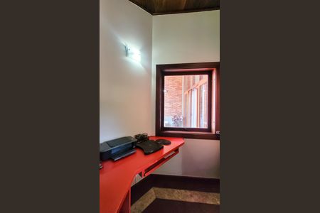 Casa de condomínio à venda com 350m², 4 quartos e 4 vagas Casa de condomínio à venda com 350m², 4 quartos e 4 vagasEscritório