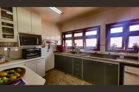 Casa de condomínio à venda com 350m², 4 quartos e 4 vagas Casa de condomínio à venda com 350m², 4 quartos e 4 vagasCozinha