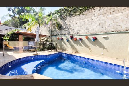 Casa de condomínio à venda com 350m², 4 quartos e 4 vagas Casa de condomínio à venda com 350m², 4 quartos e 4 vagasPiscina