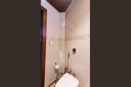 Casa de condomínio à venda com 350m², 4 quartos e 4 vagas Casa de condomínio à venda com 350m², 4 quartos e 4 vagasBanheiro Suite 2