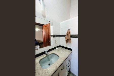 Casa de condomínio à venda com 350m², 4 quartos e 4 vagas Casa de condomínio à venda com 350m², 4 quartos e 4 vagasBanherio Suite 4