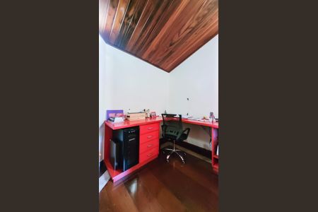 Casa de condomínio à venda com 350m², 4 quartos e 4 vagas Casa de condomínio à venda com 350m², 4 quartos e 4 vagasEscritório