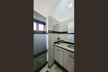 Casa de condomínio à venda com 350m², 4 quartos e 4 vagas Casa de condomínio à venda com 350m², 4 quartos e 4 vagasBanherio Suite 4