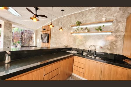 Casa de condomínio à venda com 350m², 4 quartos e 4 vagas Casa de condomínio à venda com 350m², 4 quartos e 4 vagasÁrea gourmet