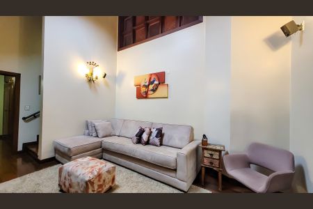 Casa de condomínio à venda com 350m², 4 quartos e 4 vagas Casa de condomínio à venda com 350m², 4 quartos e 4 vagasSala