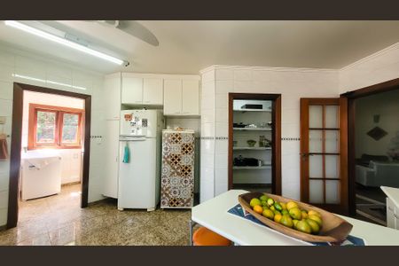 Casa de condomínio à venda com 350m², 4 quartos e 4 vagas Casa de condomínio à venda com 350m², 4 quartos e 4 vagasCozinha
