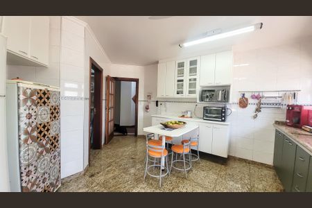 Casa de condomínio à venda com 350m², 4 quartos e 4 vagas Casa de condomínio à venda com 350m², 4 quartos e 4 vagasCozinha