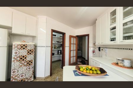 Casa de condomínio à venda com 350m², 4 quartos e 4 vagas Casa de condomínio à venda com 350m², 4 quartos e 4 vagasCozinha