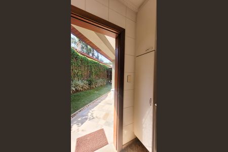 Casa de condomínio à venda com 350m², 4 quartos e 4 vagas Casa de condomínio à venda com 350m², 4 quartos e 4 vagasÁrea de Serviço