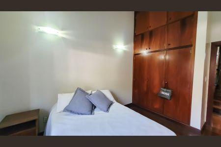 Casa de condomínio à venda com 350m², 4 quartos e 4 vagas Casa de condomínio à venda com 350m², 4 quartos e 4 vagasSuite 1