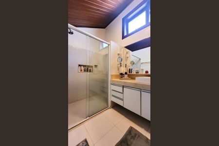 Casa de condomínio à venda com 350m², 4 quartos e 4 vagas Casa de condomínio à venda com 350m², 4 quartos e 4 vagasBanheiro Suite 3