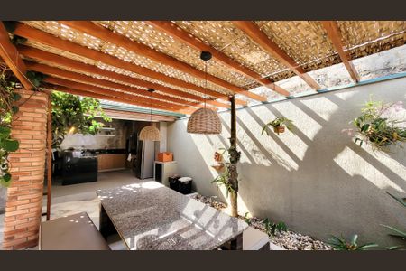 Casa de condomínio à venda com 350m², 4 quartos e 4 vagas Casa de condomínio à venda com 350m², 4 quartos e 4 vagasÁrea gourmet