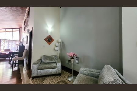 Casa de condomínio à venda com 350m², 4 quartos e 4 vagas Casa de condomínio à venda com 350m², 4 quartos e 4 vagasSala